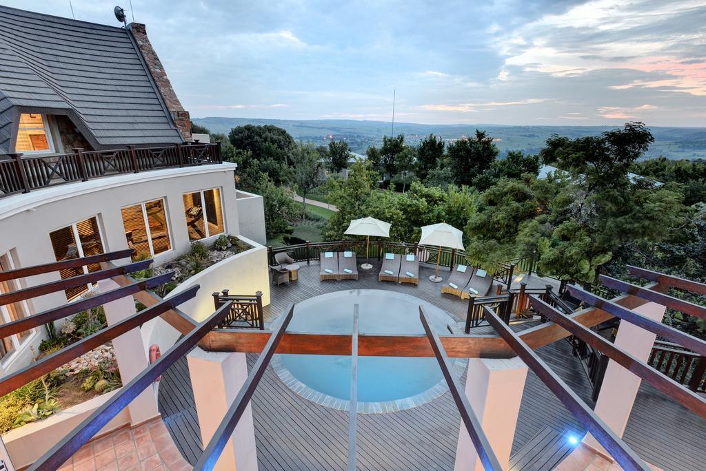 Mount Grace Hotel & Spa Magaliesburg Exterior foto The View from the Sky Bar